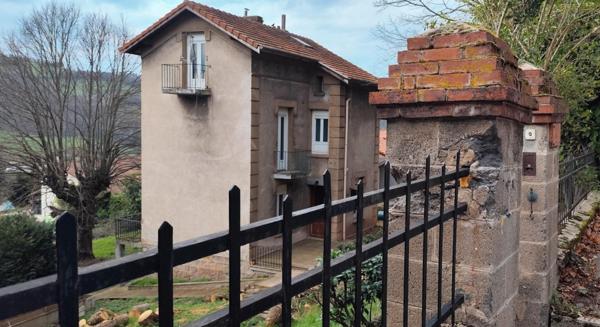 La FOUILLOUSE 42480  Maison des années 30, 4 chambres, garage, sur 900m² de terrain