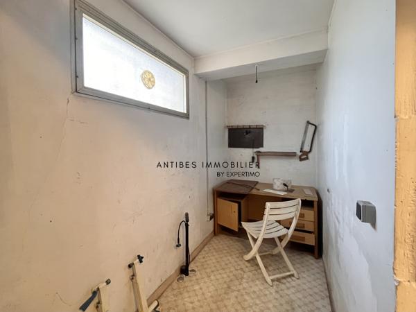 Antibes (06600) ANTIBES ENTRE-SOL LOCAL CAVE ENTREPOT BUREAU