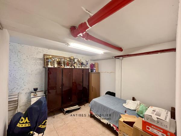 Antibes (06600) ANTIBES ENTRE-SOL LOCAL CAVE ENTREPOT BUREAU