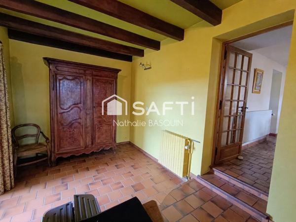 Maison en pierre de caractère 213 m2 avec piscine.