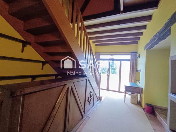 Maison en pierre de caractère 213 m2 avec piscine.