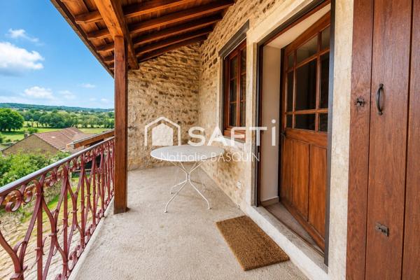 Maison en pierre de caractère 213 m2 avec piscine.