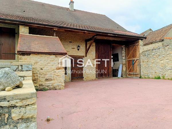 Maison en pierre de caractère 213 m2 avec piscine.
