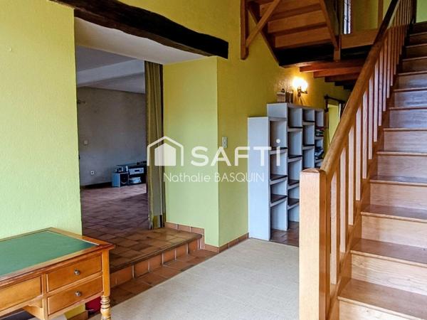 Maison en pierre de caractère 213 m2 avec piscine.