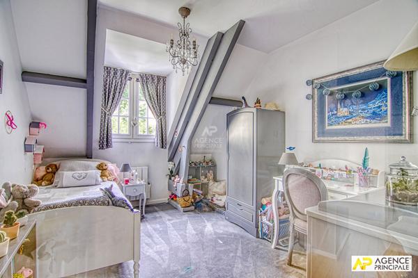 Versailles Saint-Louis Maison 7 pièces 271 m² au sol sur parcelle d'environ 600 m² avec sous-sol total et garage 4 véhicules €2 060 000 ** - Référence 25753