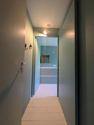 Au calme lumineuse maison non mitoyenne avec jardin, piscine et stationnement