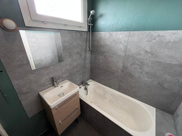 LAVAL - Centre-ville "Rive Gauche" T2 avec parking -SECTEUR GARE