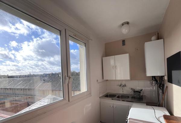 LAVAL - Centre-ville "Rive Gauche" T2 avec parking -SECTEUR GARE