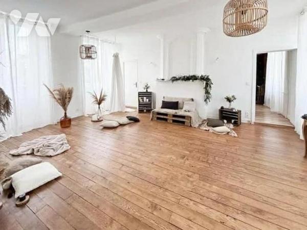 A VENDRE - ENSEMBLE IMMOBILIER - COSSE LE VIVIEN 