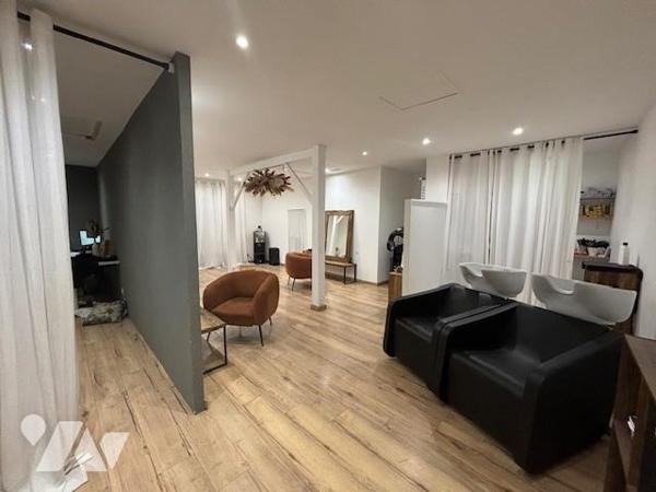 A VENDRE - ENSEMBLE IMMOBILIER - COSSE LE VIVIEN 