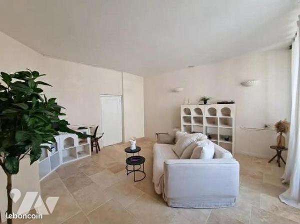 A VENDRE - ENSEMBLE IMMOBILIER - COSSE LE VIVIEN 