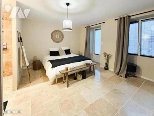 A VENDRE - ENSEMBLE IMMOBILIER - COSSE LE VIVIEN 