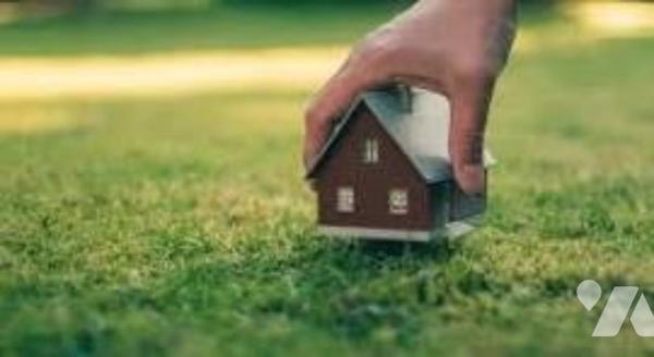 Terrain à bâtir en centre ville sur voie calme