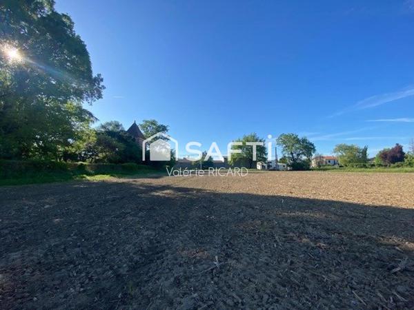Terrain a bâtir de 1613 m2 à 6 minutes seulement, en vélo, du centre "village" de NEGREPELISSE.