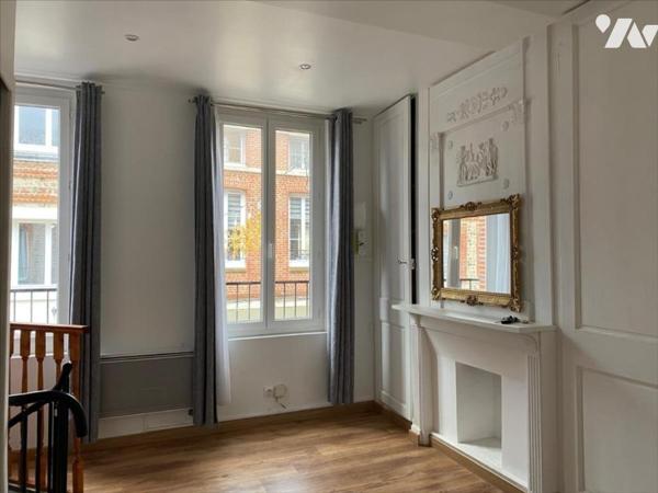 Centre Ville Appartement de Type 3 au 1er étage en duplex