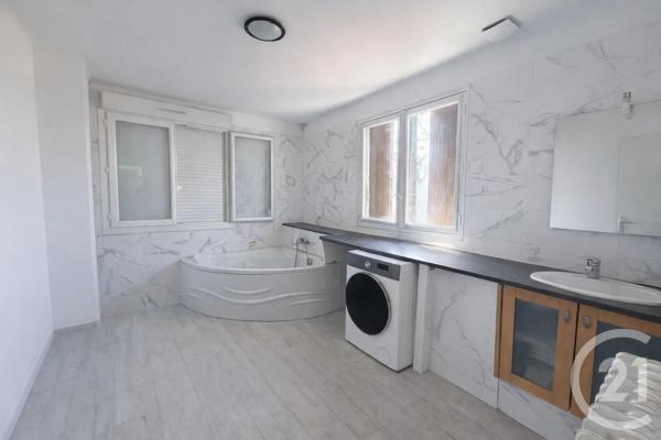 Maison à vendre  4 pièces - 124 m 2   CHATEAUBRIANT  - 44
