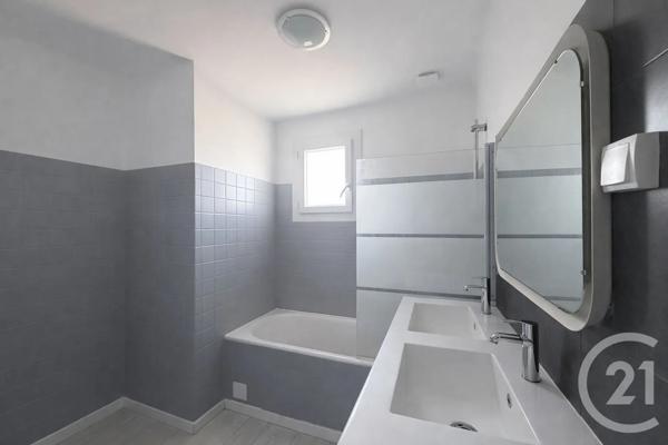 Maison à vendre  4 pièces - 124 m 2   CHATEAUBRIANT  - 44