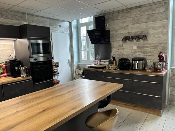 Hérisson – Maison de caractère avec possibilités de location dans un village touristique Hérisson (03190)