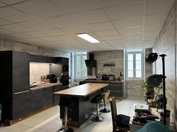 Hérisson – Maison de caractère avec possibilités de location dans un village touristique Hérisson (03190)