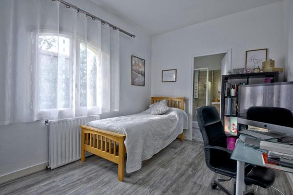 Maison 141 m² à Fargues-Saint-Hilaire  3 Chambres