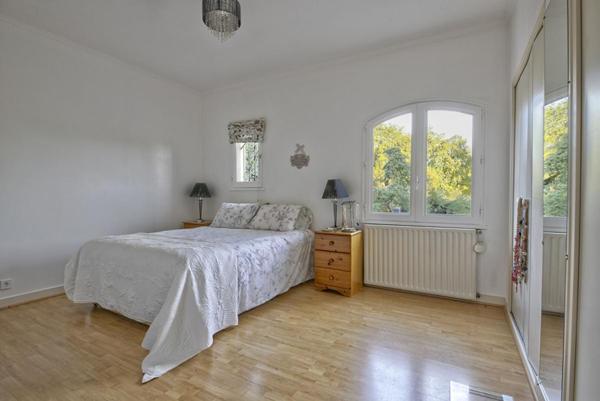 Maison 141 m² à Fargues-Saint-Hilaire  3 Chambres