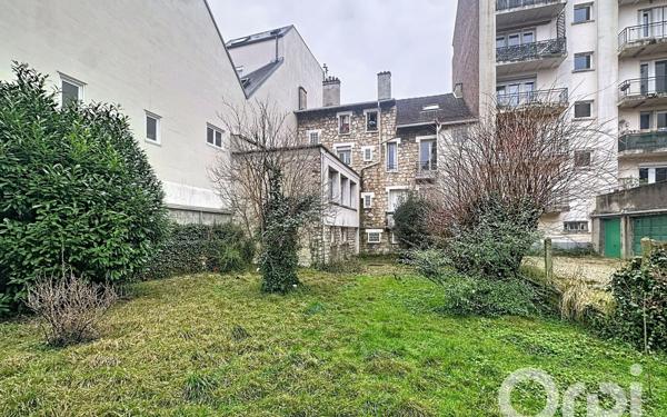 Immeuble à vendre    9 pièces • 332,65 m2 Clamart