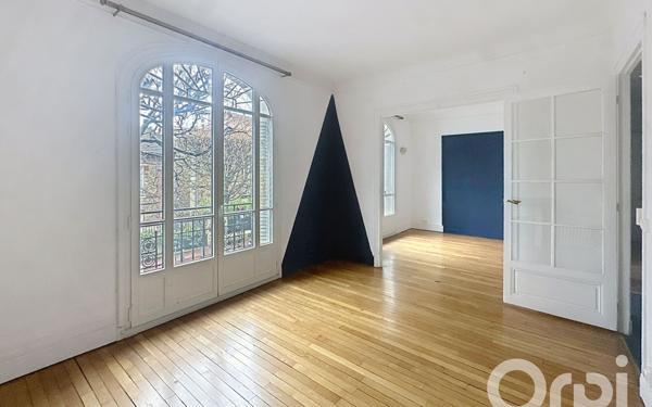 Immeuble à vendre    9 pièces • 332,65 m2 Clamart