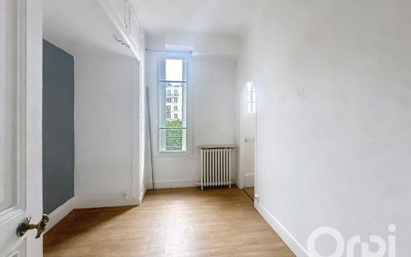 Immeuble à vendre    9 pièces • 332,65 m2 Clamart