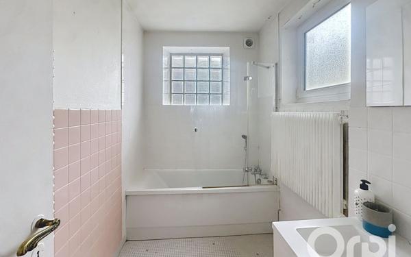 Immeuble à vendre    9 pièces • 332,65 m2 Clamart