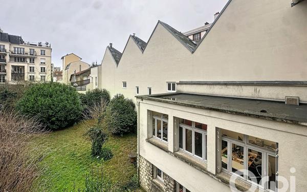 Immeuble à vendre    9 pièces • 332,65 m2 Clamart