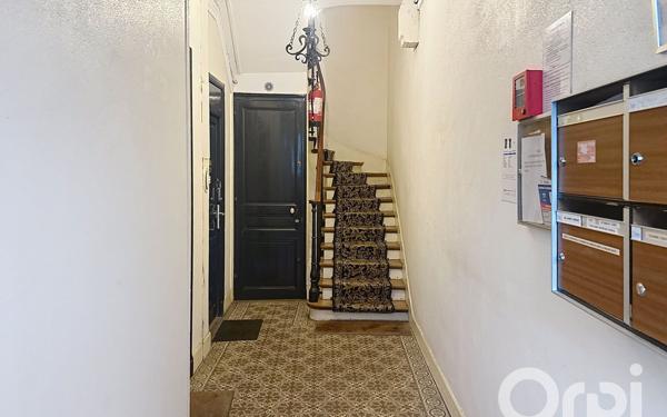 Immeuble à vendre    9 pièces • 332,65 m2 Clamart