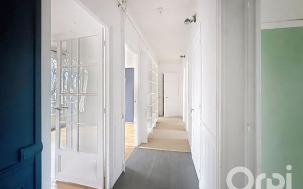 Immeuble à vendre    9 pièces • 332,65 m2 Clamart