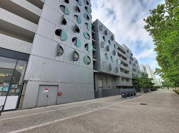 A VENDRE - TOULOUSE - Quartier Cartoucherie - Appartement T3 de 55m² avec place de parking en sous-sol
