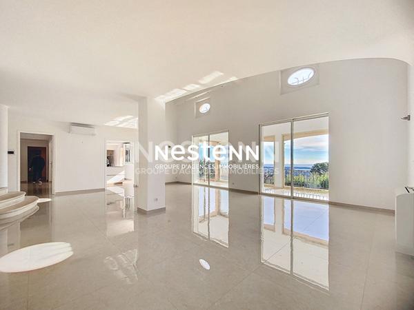 MAISON PROVENCALE 270.15M2- VUE MER PANORAMIQUE-PISCINE-GARAGE-VALLAURIS