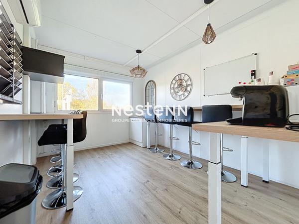 Bureau de 12 m² ² dans un bâtiment entièrement rénové à la sortie de l'autoroute.