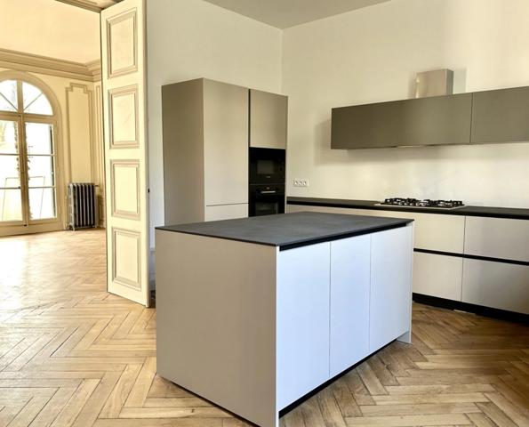 Rare, hôtel particulier rénové Hyper centre de Tours