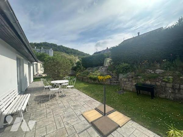 A VENDRE Maison individuelle à AMFREVILLE-LA-MI-VOIE (76920), sur sous-sol, construction de 197...