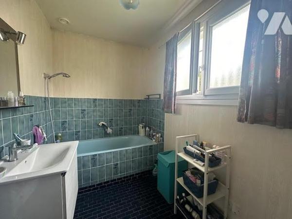 A VENDRE Maison individuelle à AMFREVILLE-LA-MI-VOIE (76920), sur sous-sol, construction de 197...