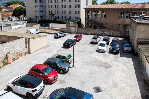 Marseille 10ème, T2 de 42,5m2 + Terrasse + Cave + Place de parking Privative
