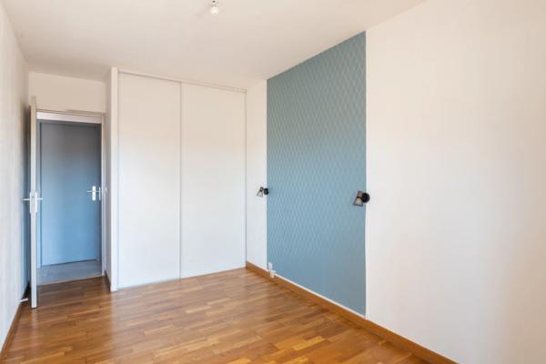 Marseille 10ème, T2 de 42,5m2 + Terrasse + Cave + Place de parking Privative