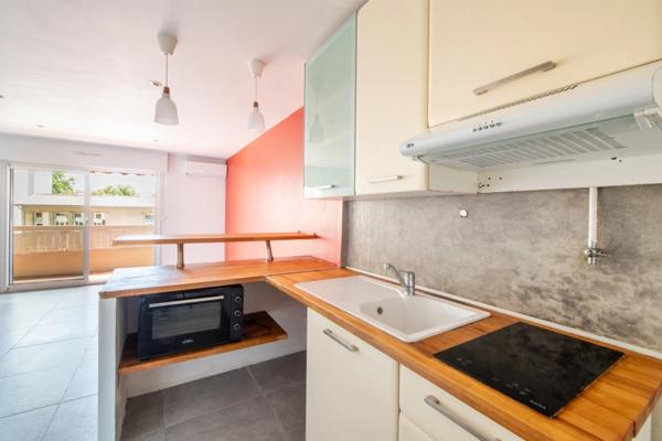 Marseille 10ème, T2 de 42,5m2 + Terrasse + Cave + Place de parking Privative