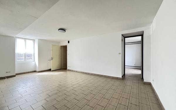 Immeuble à vendre    4 pièces •  Saint-Denis-sur-Sarthon