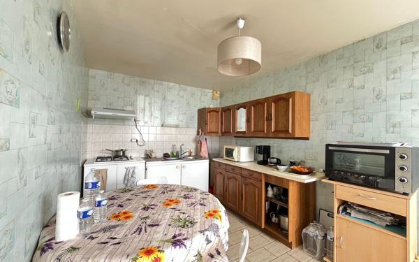 Immeuble à vendre    4 pièces •  Saint-Denis-sur-Sarthon