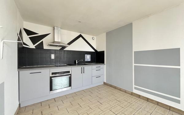 Immeuble à vendre    4 pièces •  Saint-Denis-sur-Sarthon
