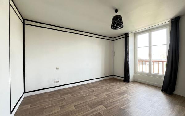 Immeuble à vendre    4 pièces •  Saint-Denis-sur-Sarthon