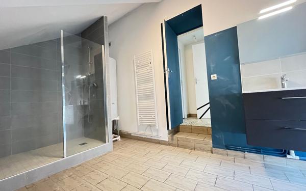 Immeuble à vendre    4 pièces •  Saint-Denis-sur-Sarthon