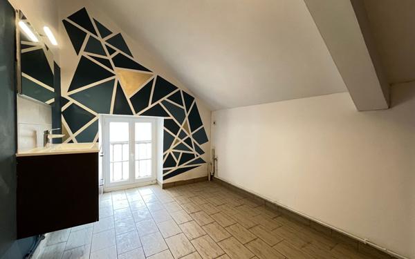 Immeuble à vendre    4 pièces •  Saint-Denis-sur-Sarthon