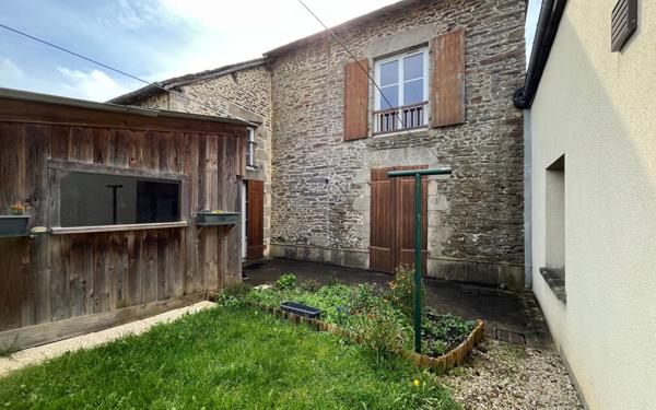 Immeuble à vendre    4 pièces •  Saint-Denis-sur-Sarthon