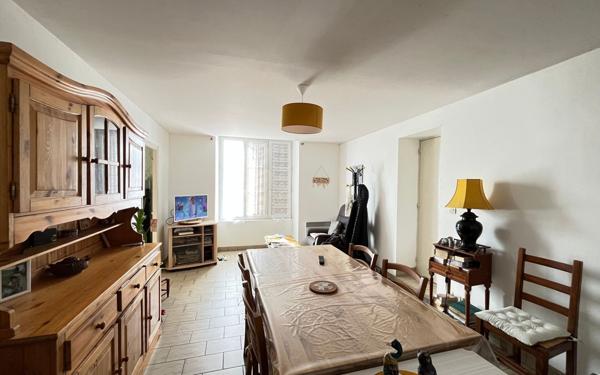 Immeuble à vendre    4 pièces •  Saint-Denis-sur-Sarthon