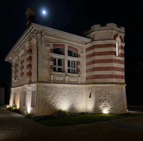 Pessac hyper centre, dans une rue calme: Demeure d'exception dans le quartier protégé des 16 villas du Casino